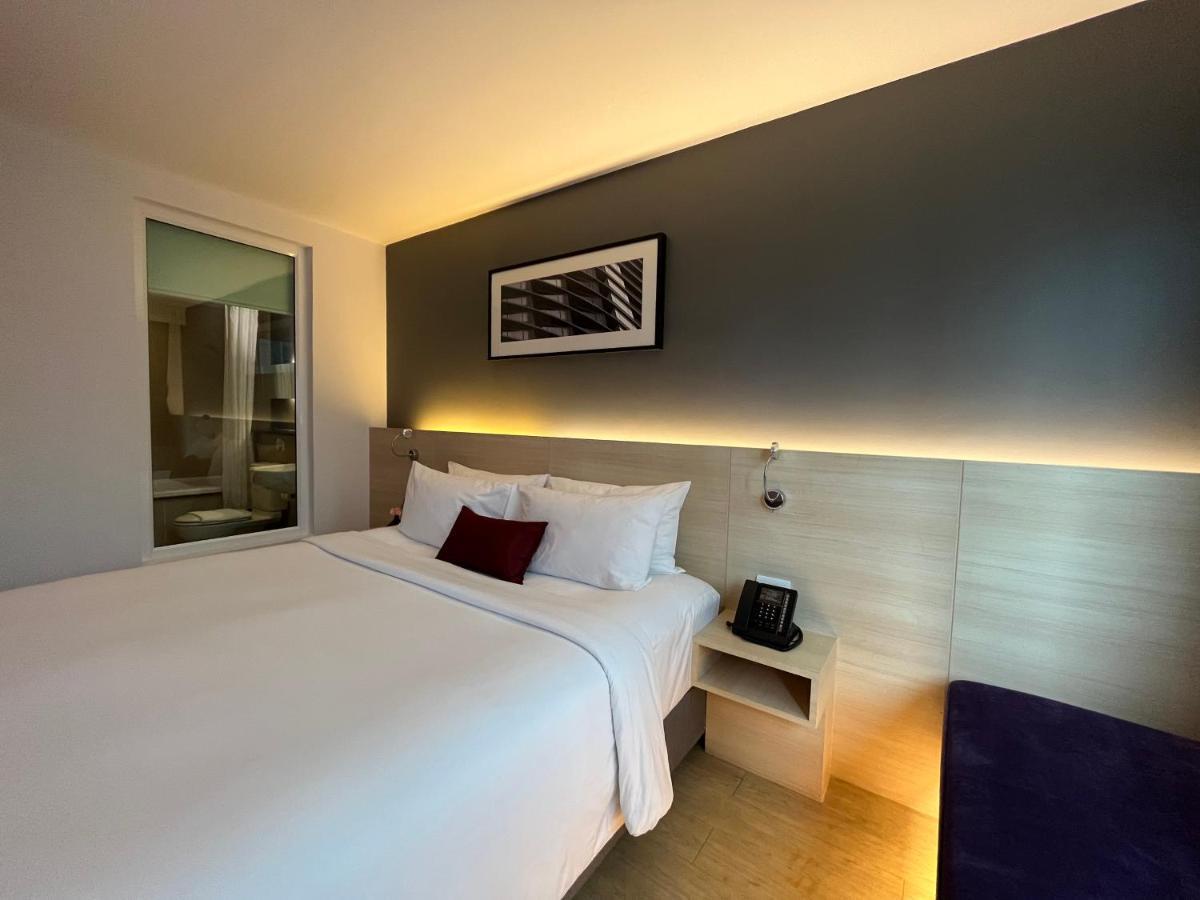 Arize Hotel Sukhumvit Bangkok Exterior photo